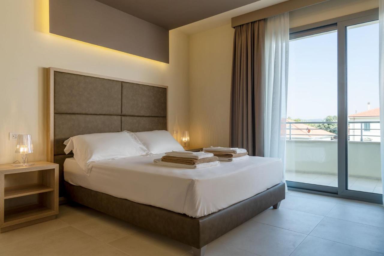 Palace Lido Hotel & Suites Marina di Cecina Ngoại thất bức ảnh